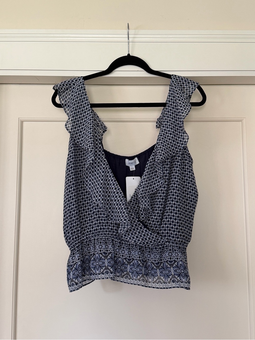 Evereve Kaylene Ruffle Peplum Tank Navy Geo Print Smocked Waist L NWT
